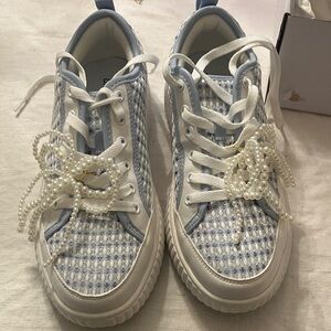 Dream Pairs Blue and White Women's Sneakers